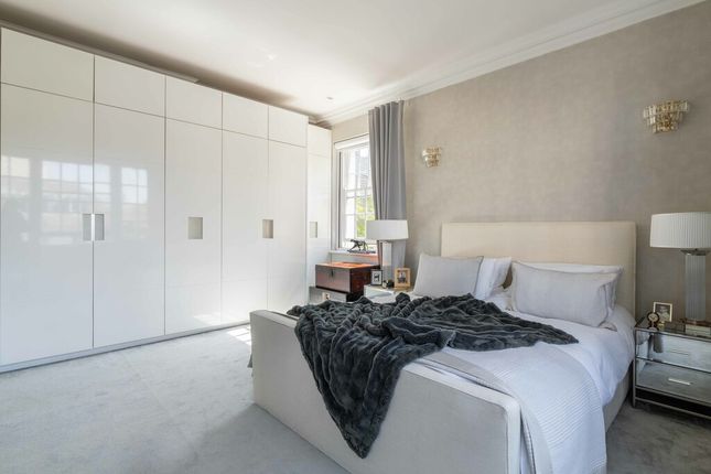 Flat to rent in Eaton Place, Belgravia