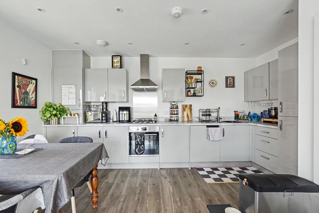Flat 11, 3 Narwhal Crescent, Rochester photo 4