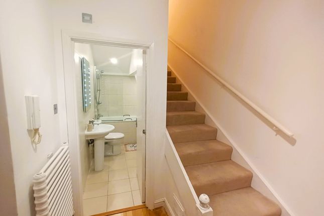 Thumbnail Room to rent in Colville Gardens, London