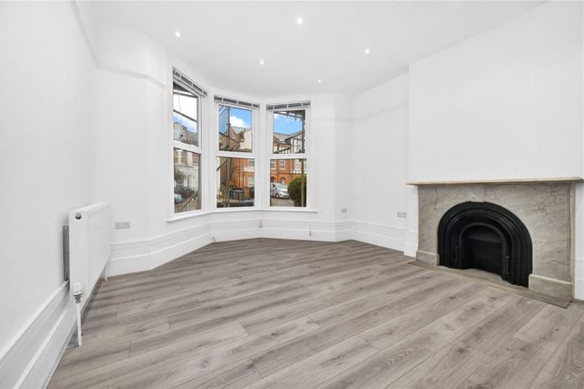 Flat for sale in Ballards Lane, Finchley