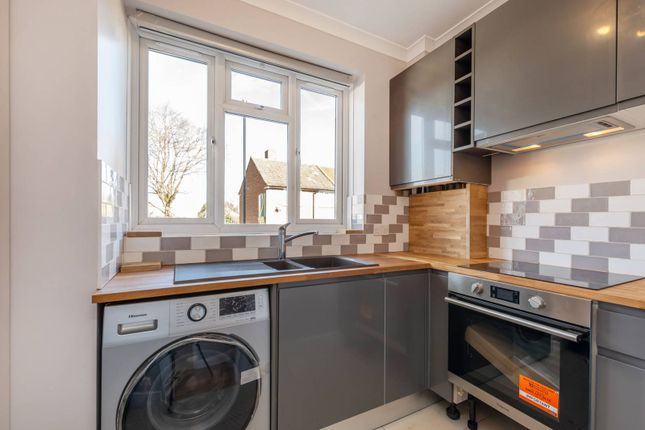 Maisonette to rent in Truslove Road, West Norwood, London