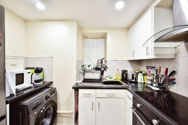 Flat 1, Oaklands House 12-14,, Ashford Road, Kent photo 2