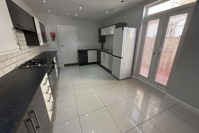 194 Mackintosh Place, Mackintosh Place, Cardiff CF24, Cardiff photo 3