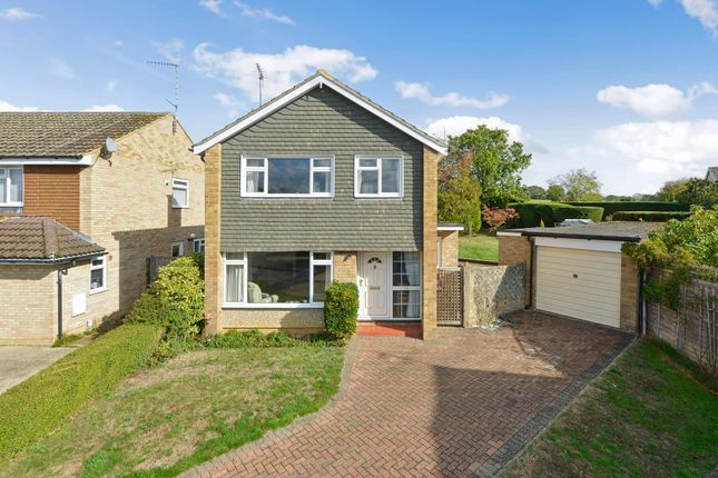 3-bed detached on 14 Seltops Close, Cranleigh, £550,000