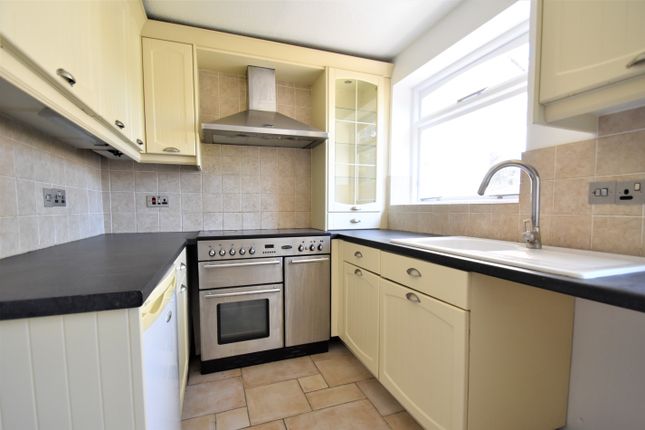Detached house to rent in Juniper Road, Horndean, Hampshire