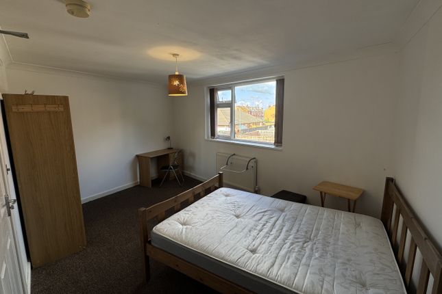 16a Wilson Street, Room 1, Castleford, Castleford photo 2