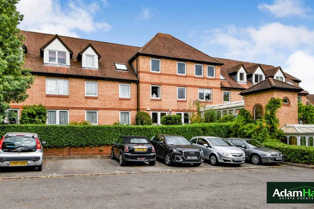 Flat for sale in Mayfield Avenue, North Finchley