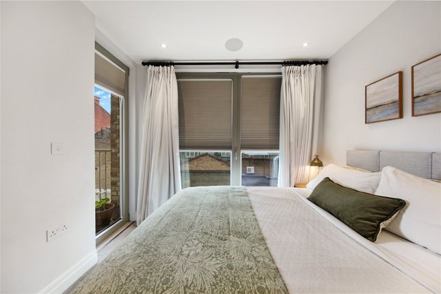 Apartment 204, 1, Espalier Gardens, London photo 3