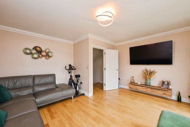 4, Robinia Road, Broxbourne photo 2