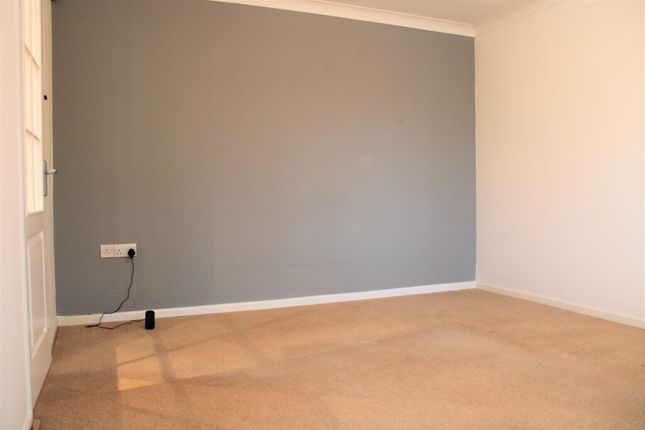 61, Laburnum Way, Yeovil photo 3