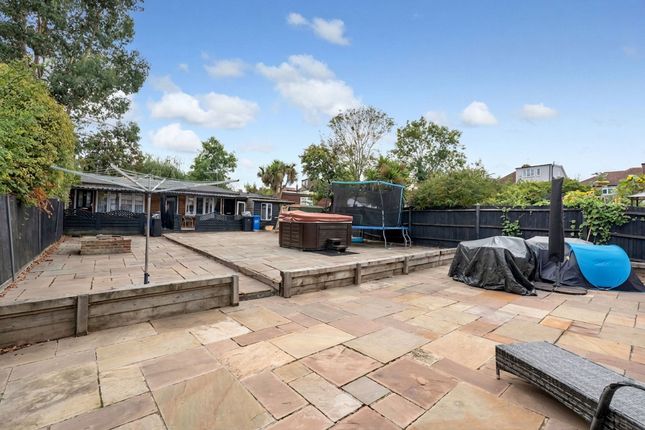 8 Charminster Road, Worcester Park photo 3