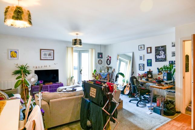 Apartment 60, Elmira Way, Salford photo 4