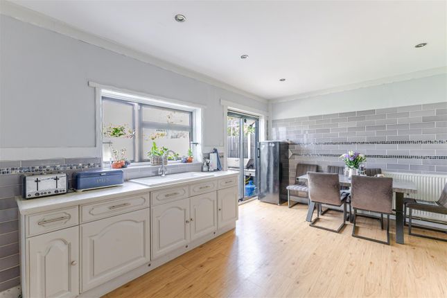 23, Arlington Drive, Ruislip photo 4