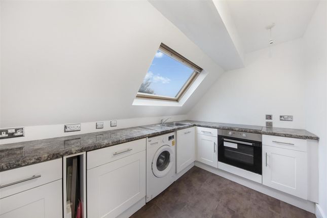 Flat E, Crantock Road, London, London photo 4