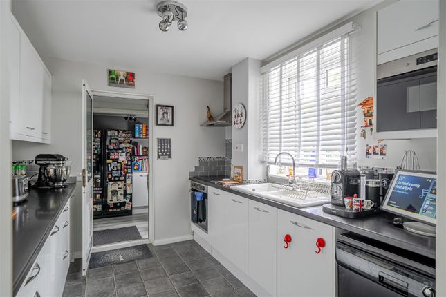 2, Eastfield Avenue, Bath photo 3