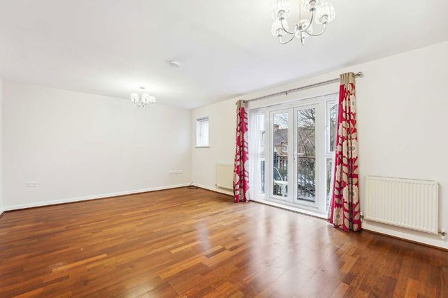 Flat 4, Damson House, Hemlock Close, London photo 2