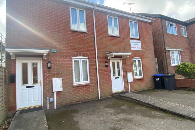 Thumbnail Flat for sale in Kingsley Avenue, Daventry, Northamptonshire