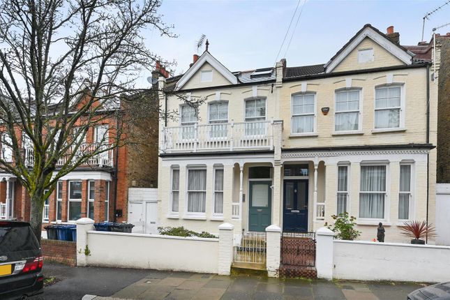 Flat for sale in Grafton Road, Acton, London