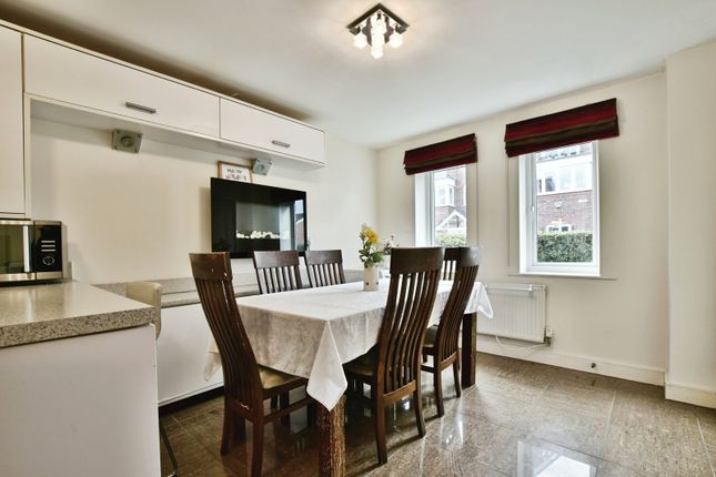 12, Watermint Way, Altrincham photo 4