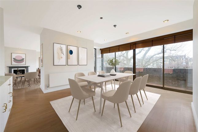 Flat for sale in Hyde Park Gate, London