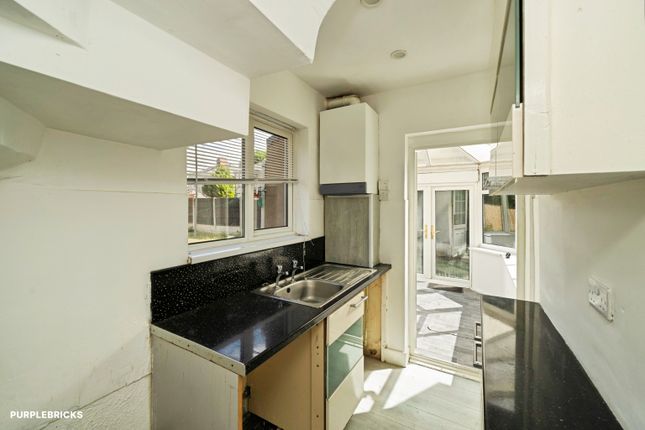 17, Bramble Avenue, Birkenhead photo 3