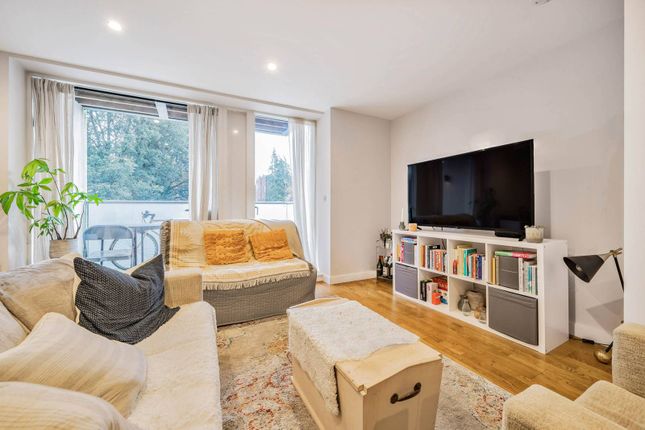 Thumbnail Flat for sale in Kings Avenue, Clapham, London