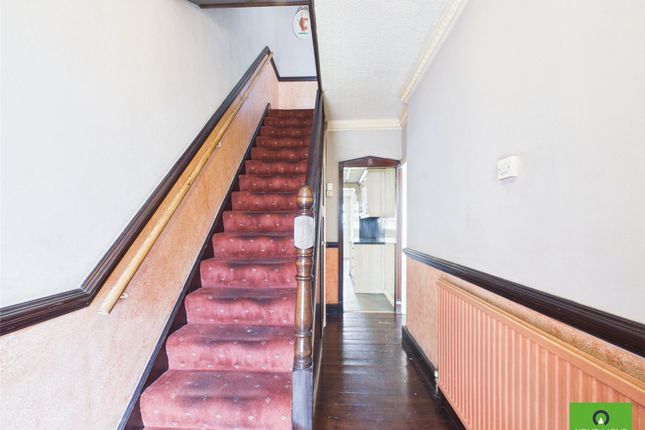 302, Crow Lane, Romford photo 2