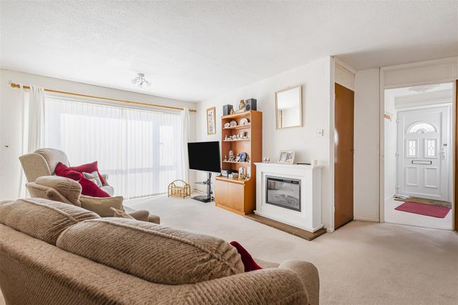 9, Worcester Close, Gravesend photo 2