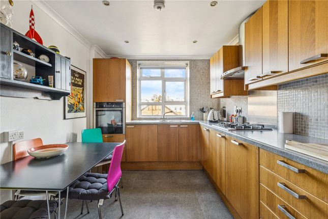 33, Longlands Court, London photo 4