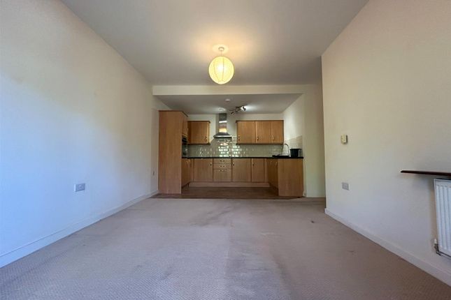 215, Mariners Court, Lamberts Road, Swansea photo 4