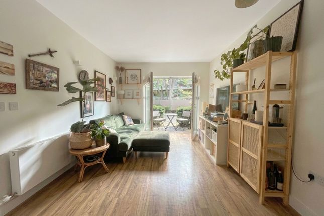 Flat 5, 53 Marischal Road, London photo 3