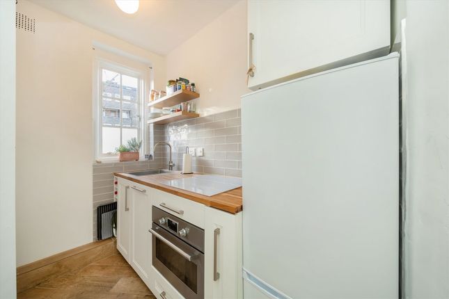 Flat 23, Hillsborough Court, Mortimer Crescent, London photo 3
