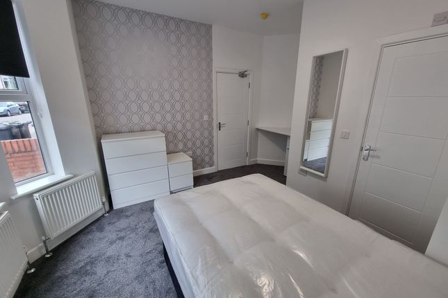 Room 1, 34 Ashburnham Road, Luton photo 3