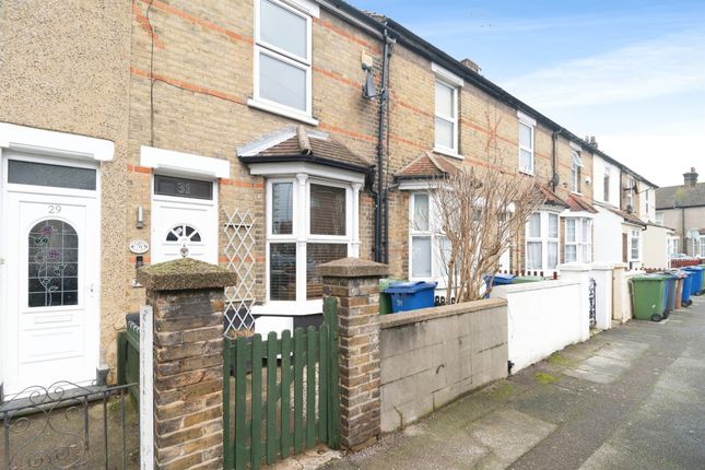 Cottage for sale in Darnley Road, Grays