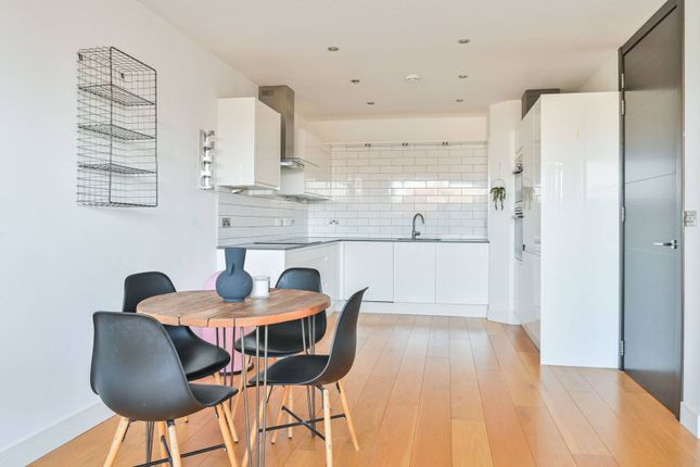 Flat for sale in Queens Row, Elephant And Castle, London