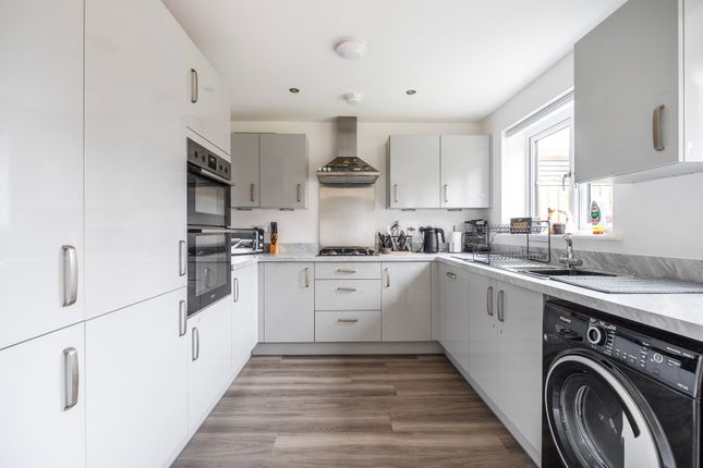 14 Sparrowhawk Close, Great Yarmouth photo 5