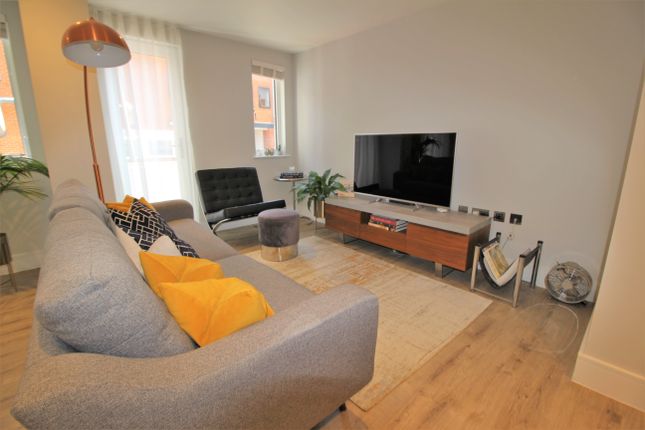 Flat to rent in Chertsey Street, Guildford