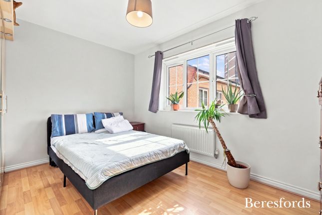 Flat 44, Wellington House,, Kidman Close, Gidea Park photo 4
