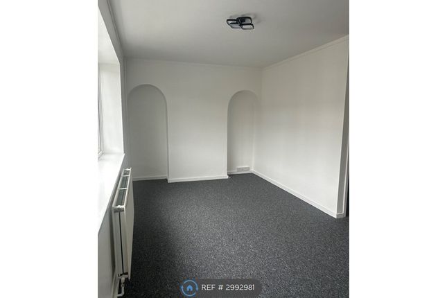Flat, Palace Court Watling St, Chatham photo 2