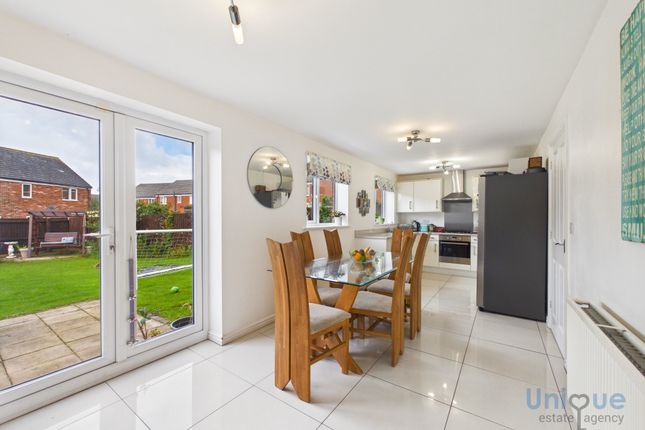 14, Almond Close, Lytham St. Annes photo 2
