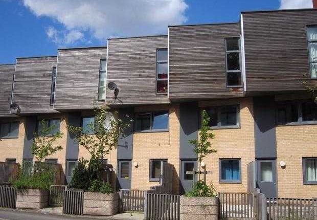 Town house to rent in Southcombe Walk, Hulme, Manchester