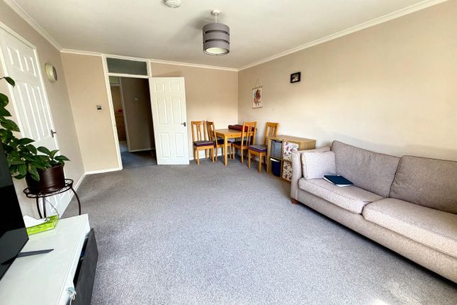 3 Frances Court, Soulbury Road, Leighton Buzzard photo 3