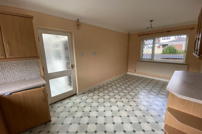 14, Gwscwm Park, Burry Port photo 5