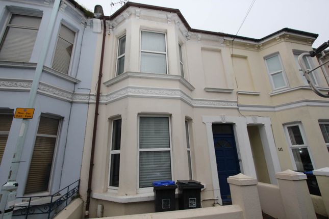 Flat to rent in Clifton Road, Worthing
