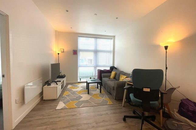 Flat for sale in London Road, Staines-Upon-Thames