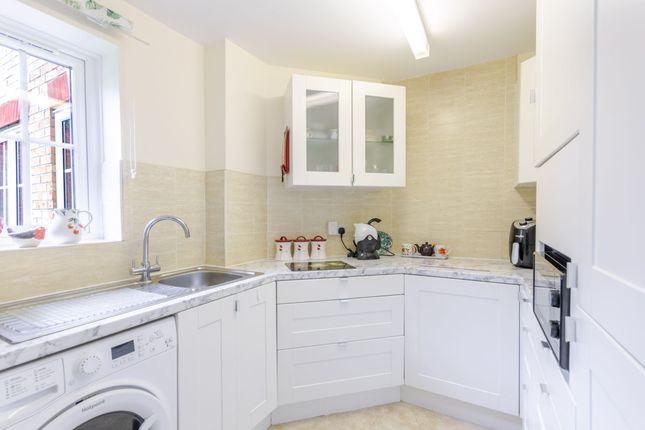 Flat 24, Hutchings Lodge High Street, Rickmansworth photo 4