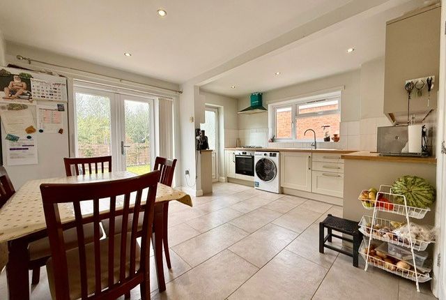 146, Buckingham Drive, LOUGHBOROUGH photo 2