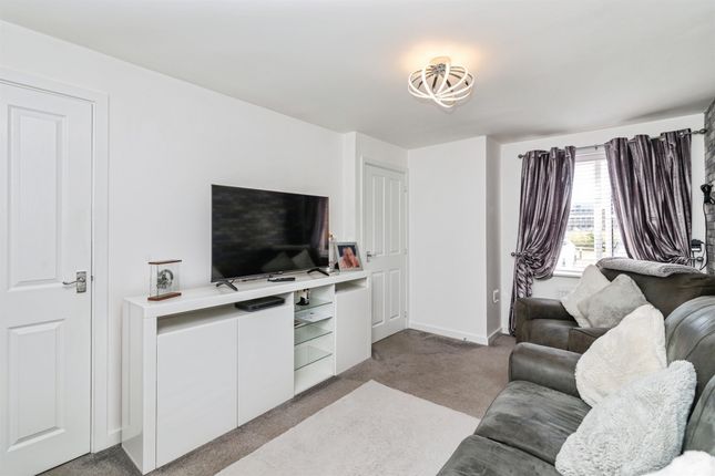 15, Maplesden Close, Lowestoft photo 2