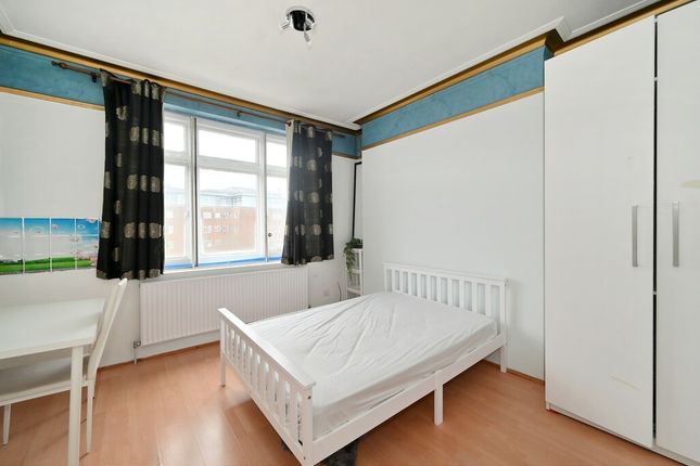 Flat to rent in Talgarth Mansions, Barons Court