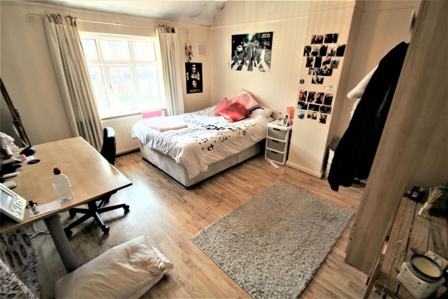 9, Walmsley Road, Leeds photo 4